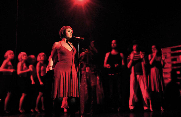 Pia Linder ist Chantal Chabraque